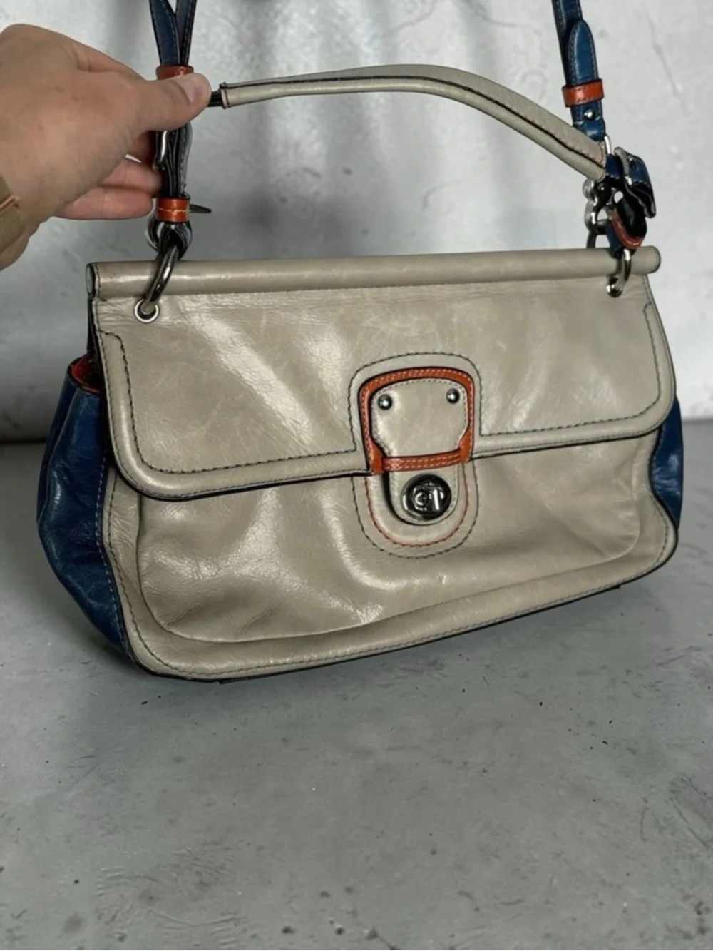 Coach Vintage Y2K City Willis 2
Way Colorblock Leather Turn
Lock Crossbody Bag - Picture 2 of 13